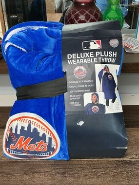 MLB New York Mets Blue Plush Wearable Throw